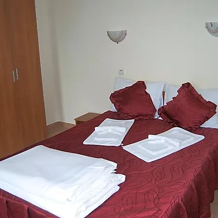 Laguna Hotel 2*