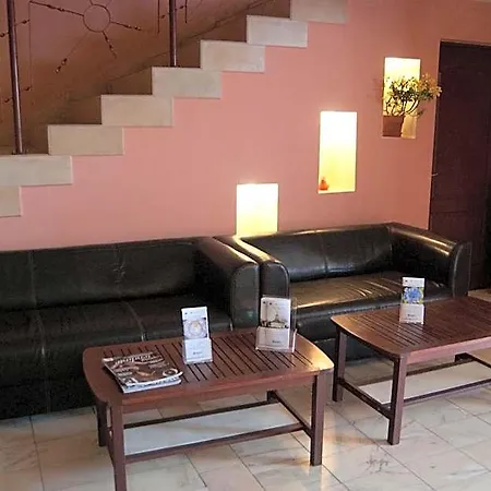 Laguna Hotel 2*